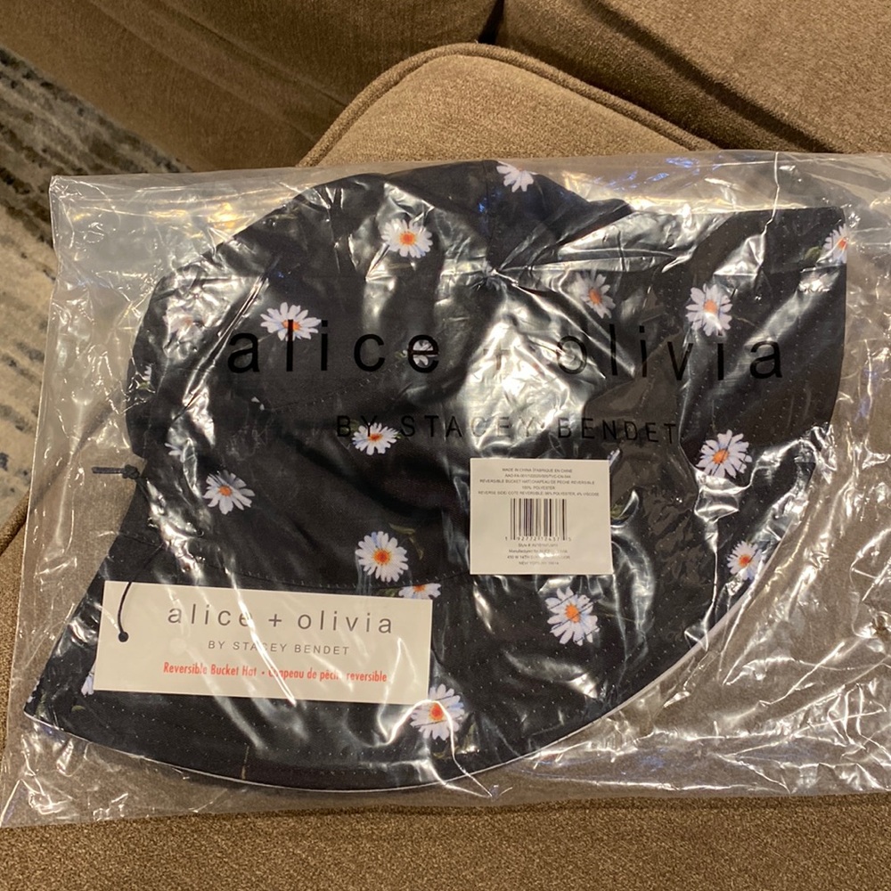 Alice + Olivia Reversible Bucket Hat